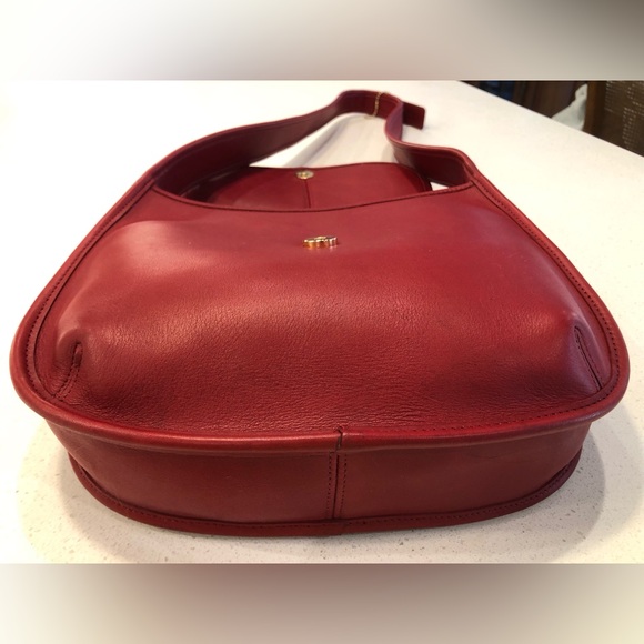 Vintage Coach Red Leather Ergo Small Flap #9034 with Hangtag in Great Condition - Picture 9 of 13